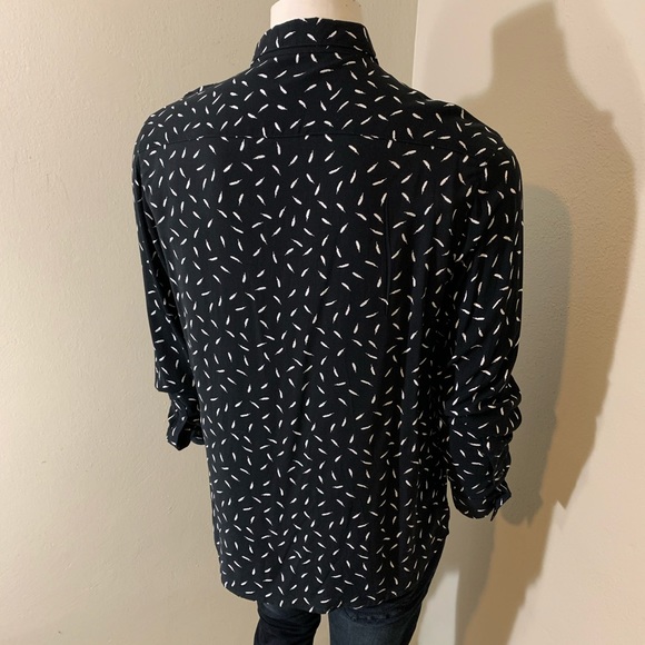 Forever 21 Men’s Feather Print Long Sleeve Shirt - Picture 4 of 9